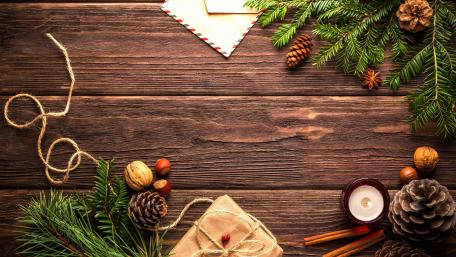 Festive Christmas Charm with Natural Elegance wallpaper