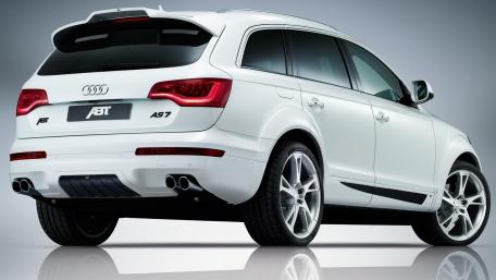 Sleek and Powerful Audi Q7 Wallpaper wallpaper