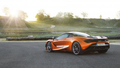 Vibrant McLaren 720S Wallpaper for Car Enthusiasts wallpaper