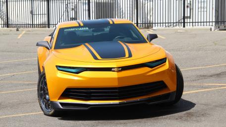 Chevrolet Camaro in Bold Yellow and Black wallpaper