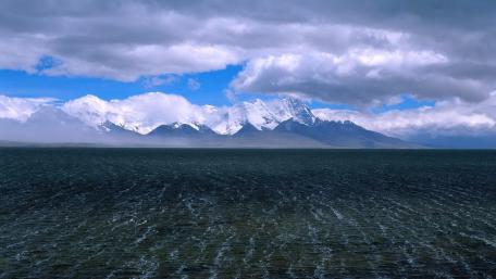 Majestic Mountain Range Under Cloudy Skies wallpaper