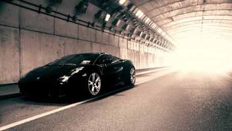 Lamborghini Gallardo in a Stunning Tunnel Scene wallpaper