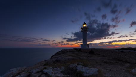 Majestic Lighthouse at Twilight Glow wallpaper