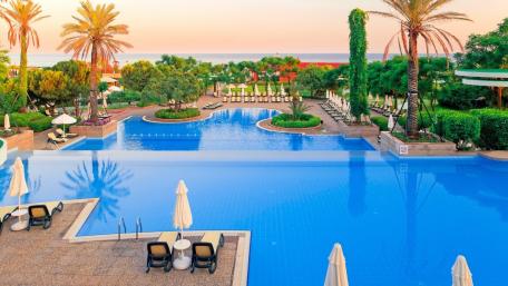 Serene Resort Oasis by the Poolside wallpaper