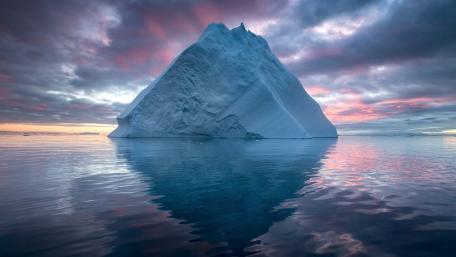 Majestic Iceberg in Arctic Ocean Beauty wallpaper