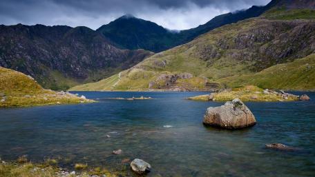 Majestic Mountains and Serene Lake View wallpaper