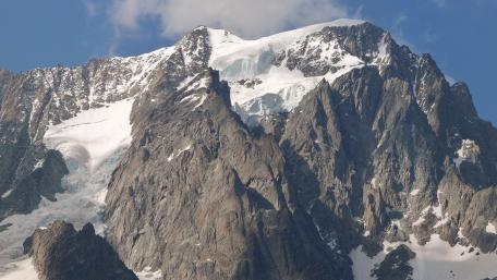 Majestic Mountain Peaks in Clear Sky wallpaper