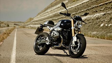 Sleek BMW Motorcycle Wallpaper for Enthusiasts wallpaper