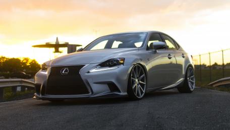 Sleek Lexus at Sunset Glow wallpaper