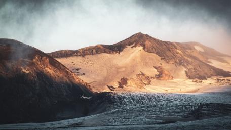Majestic Cloudy Mountain View wallpaper