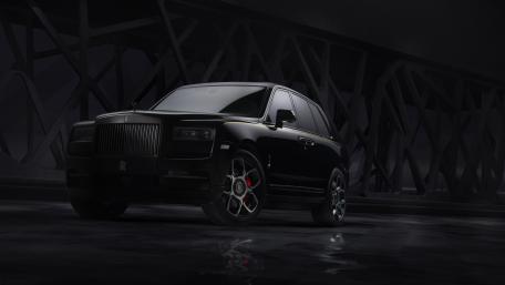 Elegance in Shadows: Black Rolls-Royce Cullinan wallpaper