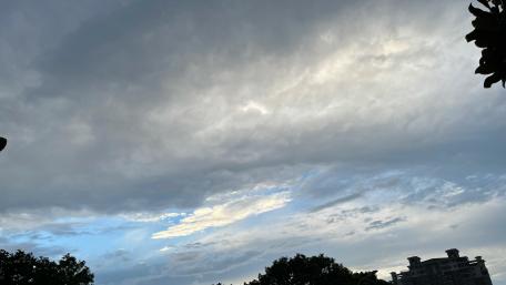 Dramatic Clouds Over Tranquil Horizon wallpaper