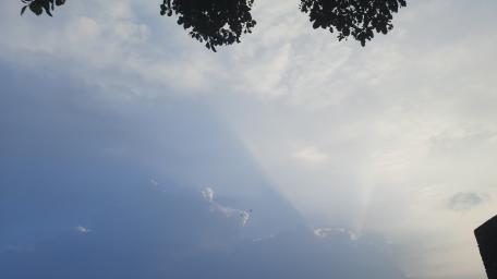 Gentle Rays Breaking Through Clouds wallpaper
