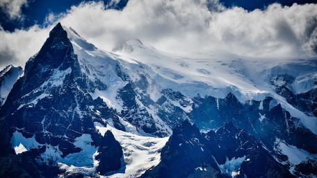 Snow-Capped Mountain Majesty wallpaper