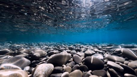 Blue Tranquility Underwater Pebbles wallpaper