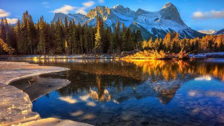 Golden Autumn Reflections in the Mountains wallpaper