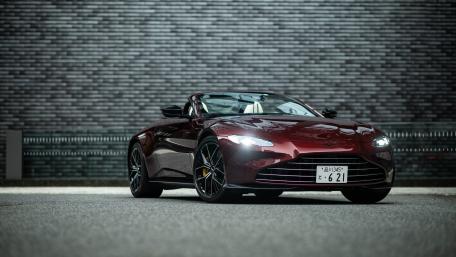 Aston Martin Vantage Cabrio in 8K wallpaper