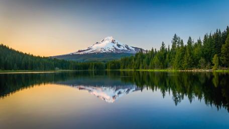 Mount Hood and Trillium Lake wallpaper