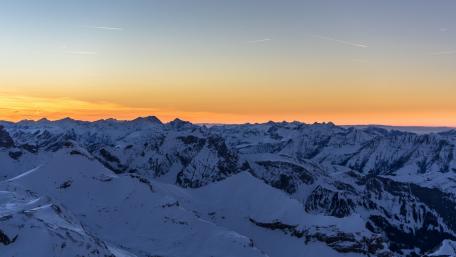 Majestic Snow-Capped Mountain Range at Dusk wallpaper