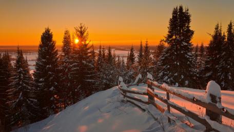 Winter Sunset Serenity Over Snowy Landscape wallpaper