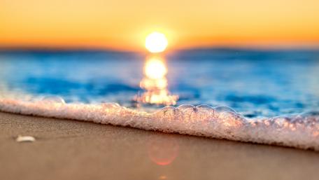 Golden Sunset Over Foamy Waves wallpaper