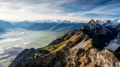 Majestic Mountain Valley View wallpaper