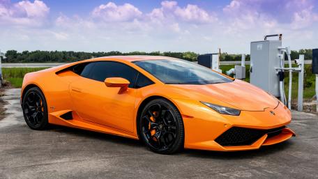 Vibrant Lamborghini Gallardo in Stunning Orange Hue wallpaper