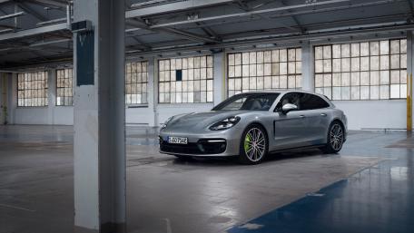 Sleek Elegance of the Porsche Panamera in 4K Resolution wallpaper