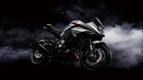 Sleek Suzuki Motorcycle in Dramatic Lighting wallpaper