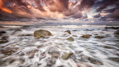 Tranquil Ocean View with Dramatic Clouds wallpaper