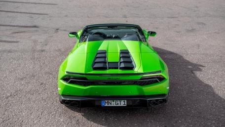 Lamborghini Huracan in Striking Green Finish wallpaper