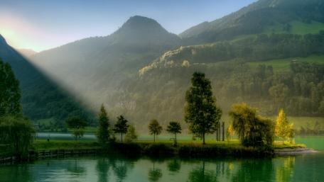 Tranquil Mountain Lake at Sunrise wallpaper