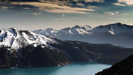 Majestic Mountain Lake View wallpaper
