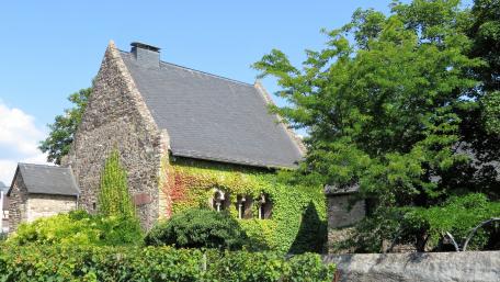 Charming Cottage Surrounded by Lush Greenery in Germany wallpaper