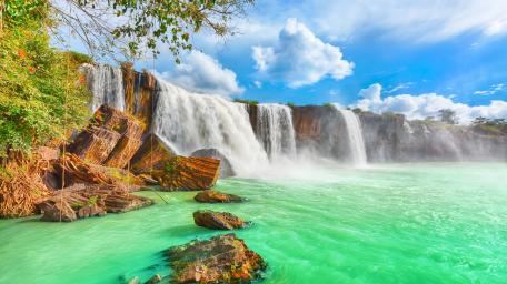 Dray Nur Waterfall wallpaper