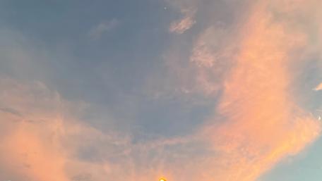 Vibrant Sunset Over Serene Skies wallpaper