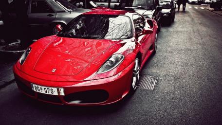 Red Ferrari F430 Captivating Design and Performance wallpaper
