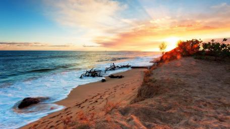 Serene Ocean Sunset Over Tranquil Shoreline wallpaper