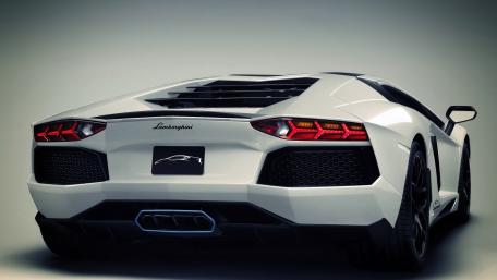 Sleek Power of the Lamborghini Aventador wallpaper