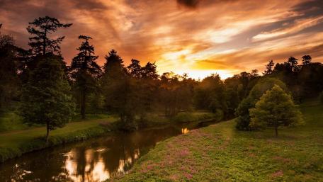 Serene Sunset Over a Tranquil River wallpaper