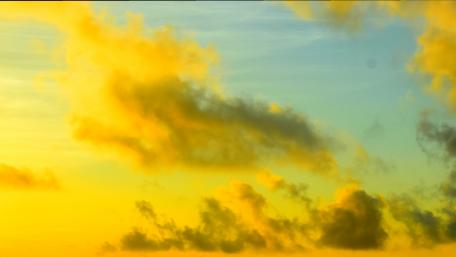 Golden Hues of the Sky at Dusk wallpaper