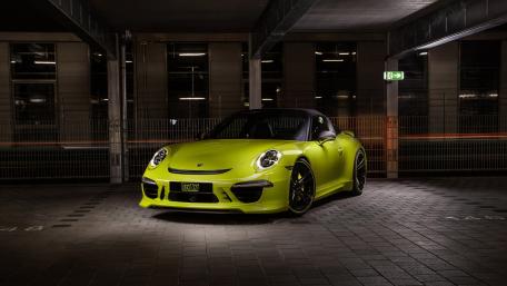 Vibrant Porsche 911 Targa 4S in Stunning Green Light wallpaper
