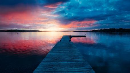 Serene Sunset at the Lake Pier wallpaper