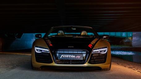 Sleek Audi R8 Spyder Under Urban Lights wallpaper