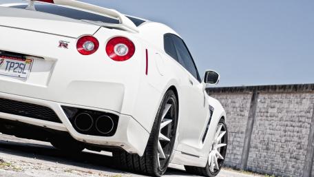 Sleek Nissan GT-R Wallpaper Design wallpaper