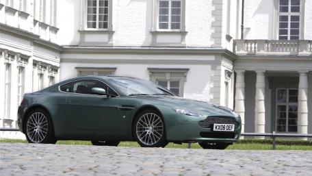 Aston Martin V8 Vantage Elegance on Display wallpaper