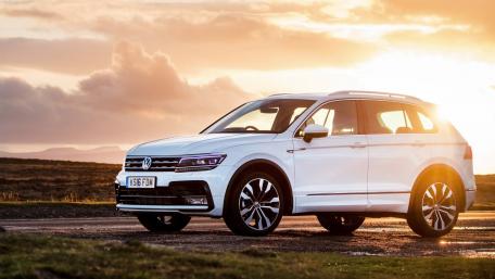 Sleek Volkswagen Tiguan Against a Golden Sunset wallpaper