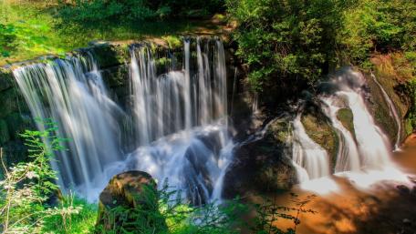 Majestic Waterfall Serenity wallpaper
