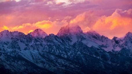 Majestic Mountain Sunset Scene wallpaper