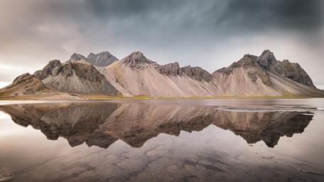 Vestrahorn Mountains reflection wallpaper